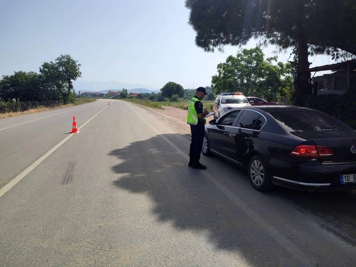 Balıkesir'de Jandarma Ekipleri Trafik Denetimi Yaptı