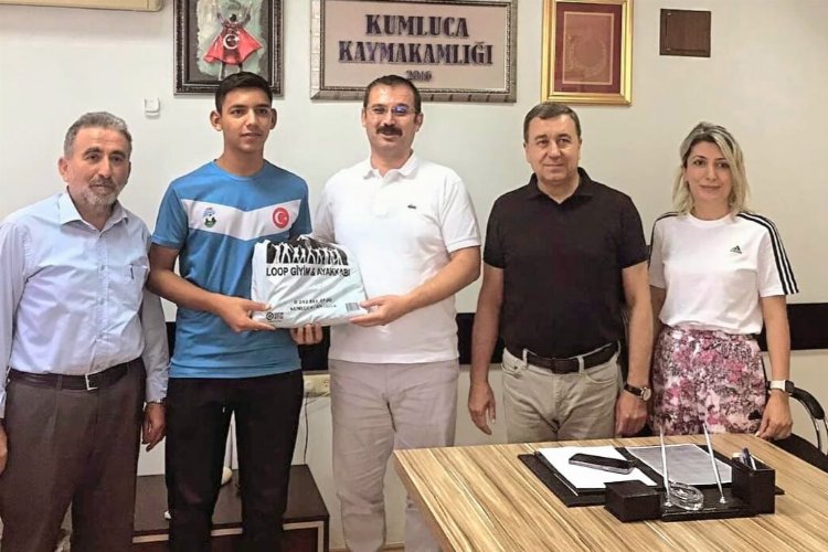 Kumluca'da Kaymakam Erdemir başarılı öğrencileri ödüllendirdi