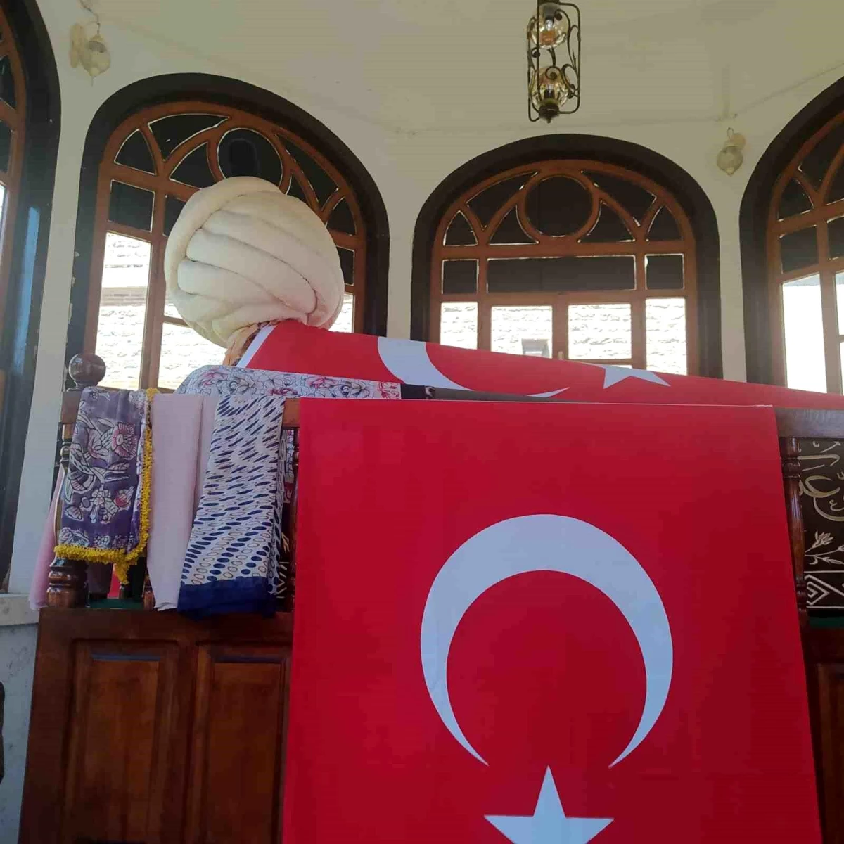 Zağnos Mehmet Paşa Türbesi Türk Bayraklarıyla Süslendi